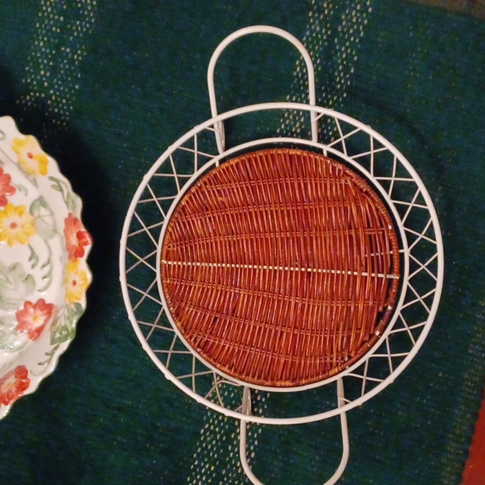Vintage Temptations by Tara Presentable Ovenware with trivet and stand - Picture 5 of 9